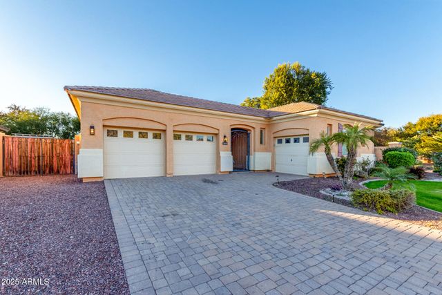 2668 S Stuart Avenue, Gilbert, AZ 85295