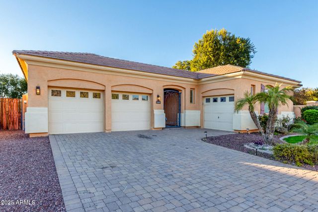 2668 S Stuart Avenue, Gilbert, AZ 85295