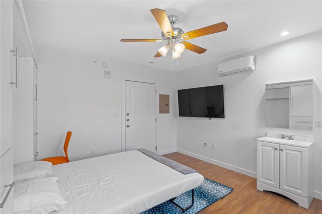 306 E 30 th ST 109, Austin, TX 78705