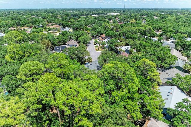 830 HAMMOCKWOOD COURT, Sarasota, FL 34232