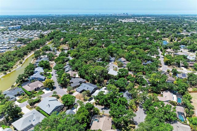 830 HAMMOCKWOOD COURT, Sarasota, FL 34232