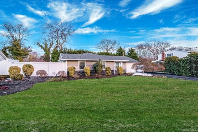 9 Allegheny Drive E, Farmingville, NY 11738