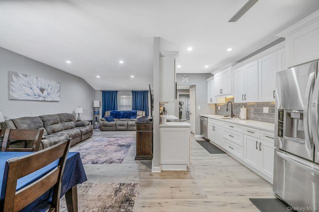 9 Allegheny Drive E, Farmingville, NY 11738