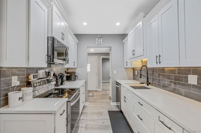 9 Allegheny Drive E, Farmingville, NY 11738