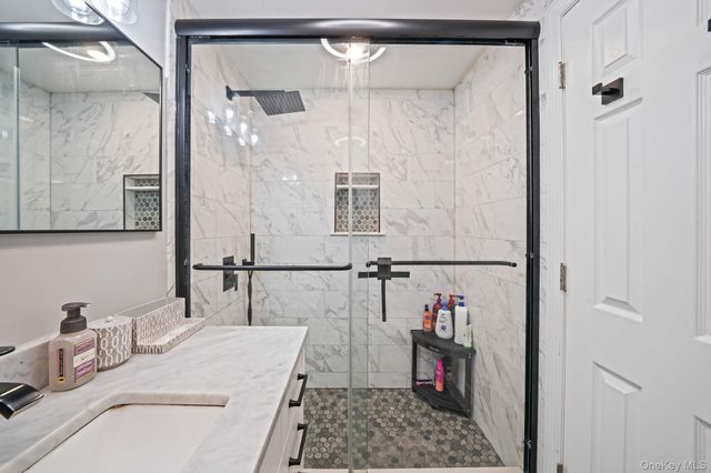 9 Allegheny Drive E, Farmingville, NY 11738