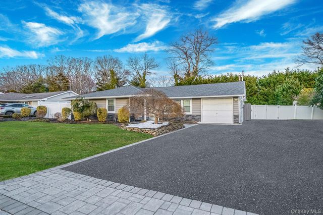 9 Allegheny Drive E, Farmingville, NY 11738