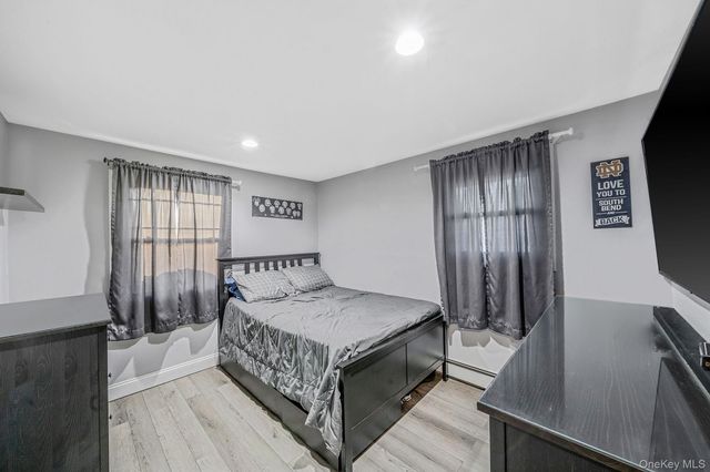 9 Allegheny Drive E, Farmingville, NY 11738