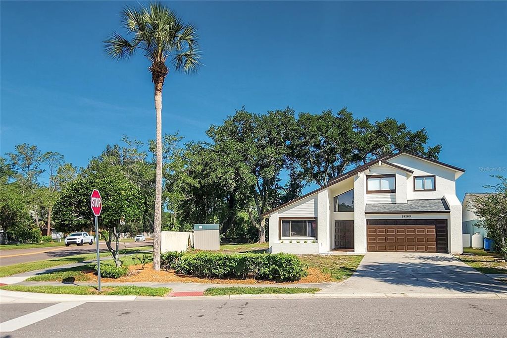Image 5 of property listing at 16169 GARDENDALE DRIVE, Tampa, FL 33624