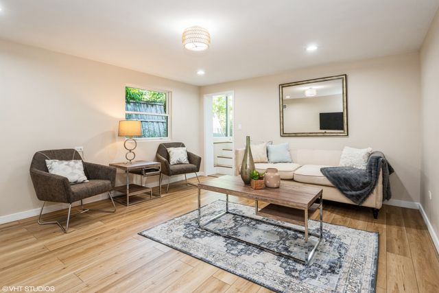 725 Locust Road, Wilmette, IL 60091