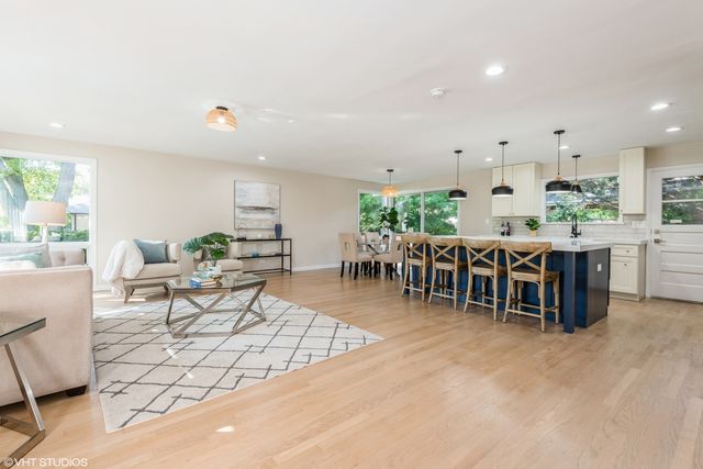 725 Locust Road, Wilmette, IL 60091