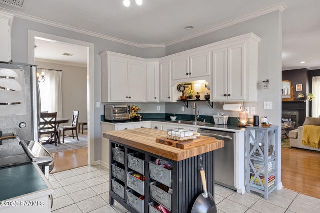 210 Silver Creek Circle, Lafayette, LA 70508