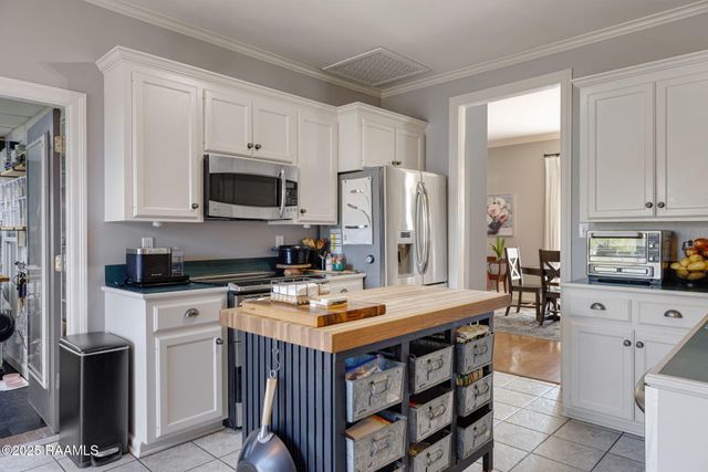 210 Silver Creek Circle, Lafayette, LA 70508