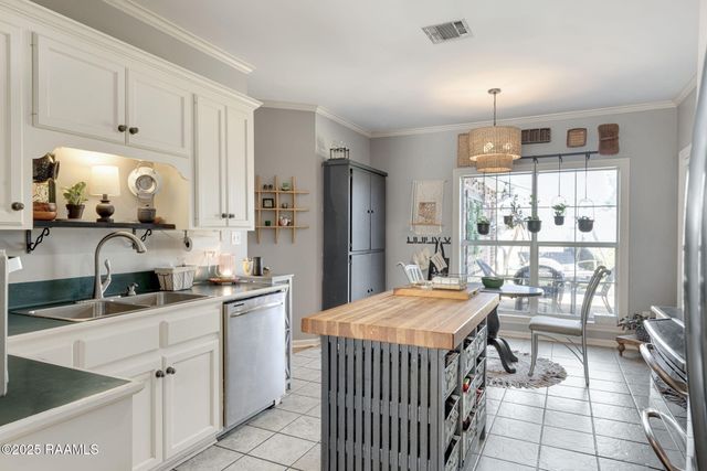 210 Silver Creek Circle, Lafayette, LA 70508