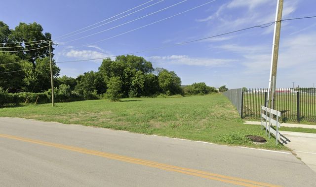 307 S Goode Road, Wilmer, TX 75172