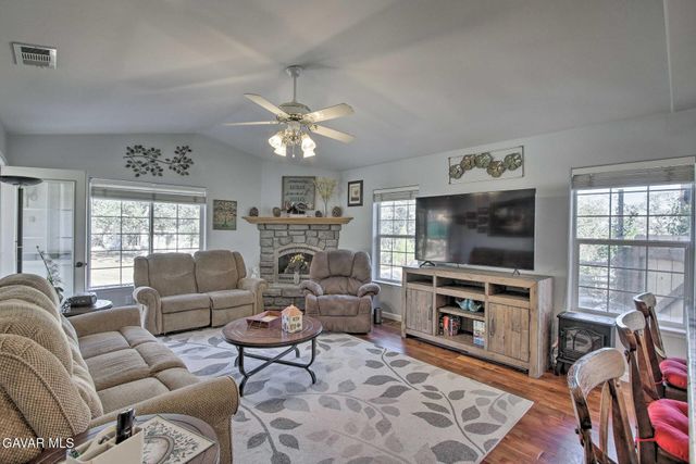 21421 Sunnybrook Drive, Tehachapi, CA 93561