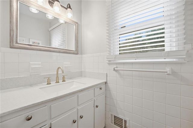 1901 NE 51st Terrace, Kansas City, MO 64118