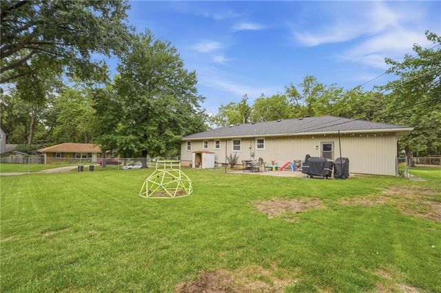 1901 NE 51st Terrace, Kansas City, MO 64118