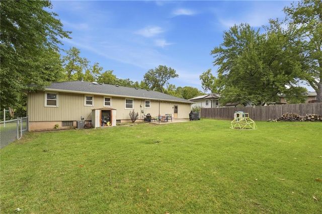 1901 NE 51st Terrace, Kansas City, MO 64118