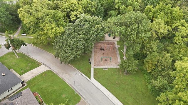 1901 NE 51st Terrace, Kansas City, MO 64118