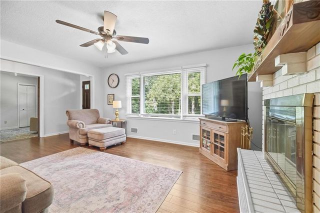 1901 NE 51st Terrace, Kansas City, MO 64118