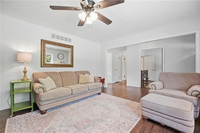 1901 NE 51st Terrace, Kansas City, MO 64118