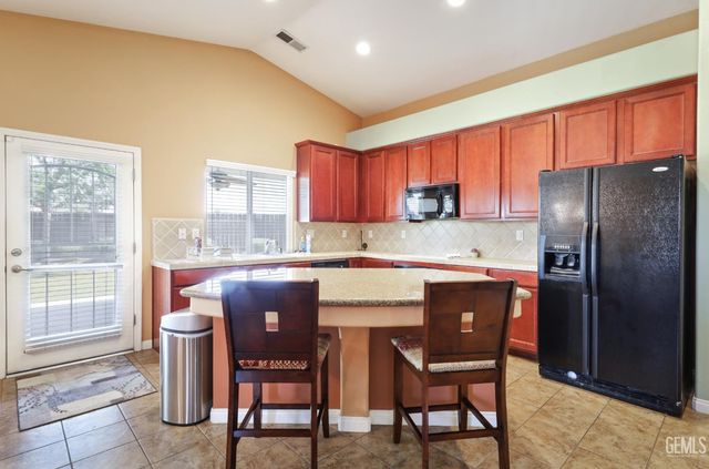 13428 Ridgeway Meadows Drive, Bakersfield, CA 93314