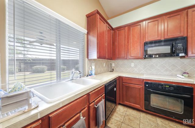 13428 Ridgeway Meadows Drive, Bakersfield, CA 93314