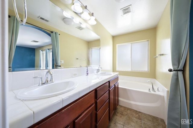 13428 Ridgeway Meadows Drive, Bakersfield, CA 93314