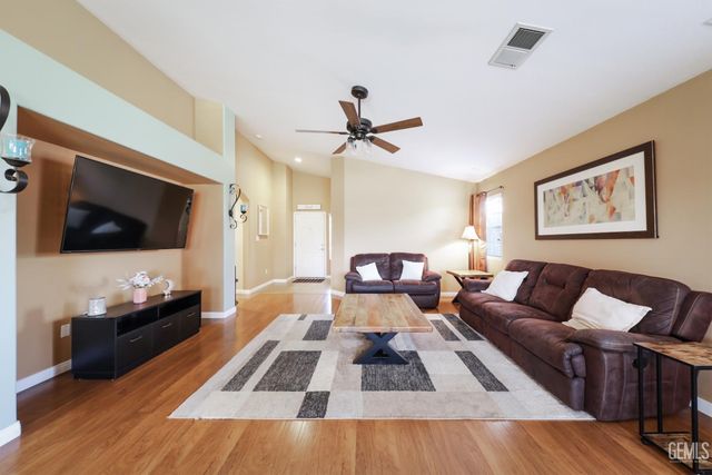 13428 Ridgeway Meadows Drive, Bakersfield, CA 93314