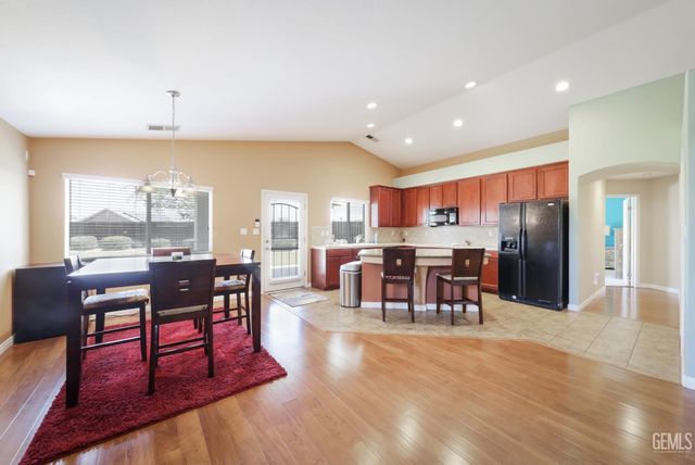 13428 Ridgeway Meadows Drive, Bakersfield, CA 93314
