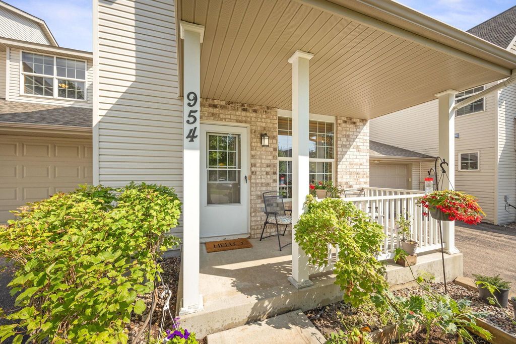 954 Conner Street, Chaska, MN 55318