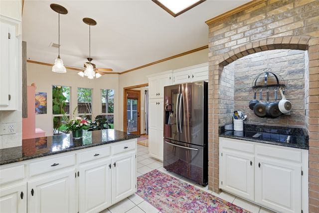 812 Sylvan Creek Drive, Lewisville, TX 75067