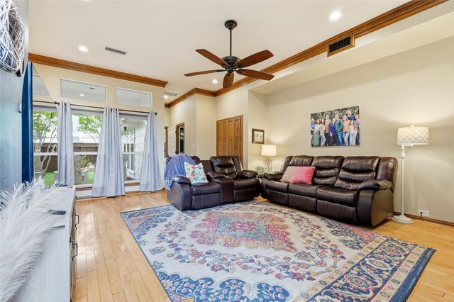 812 Sylvan Creek Drive, Lewisville, TX 75067