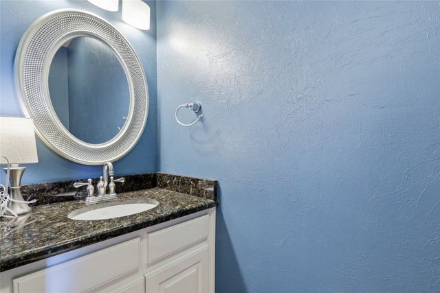 812 Sylvan Creek Drive, Lewisville, TX 75067