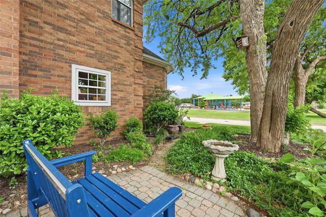 812 Sylvan Creek Drive, Lewisville, TX 75067