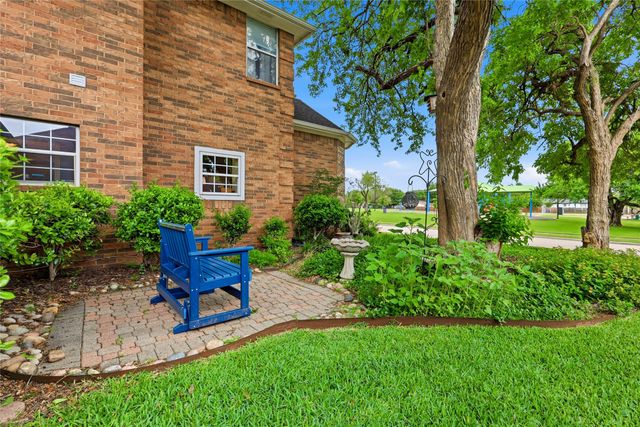812 Sylvan Creek Drive, Lewisville, TX 75067