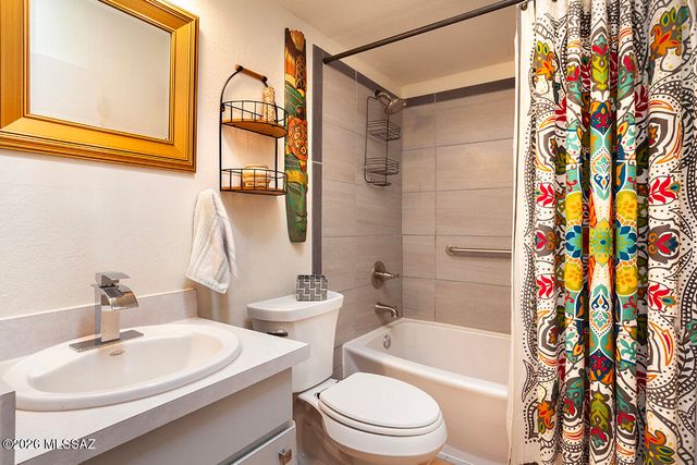 1264 W Camino Lucientes, Green Valley, AZ 85622