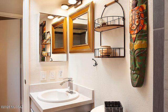 1264 W Camino Lucientes, Green Valley, AZ 85622