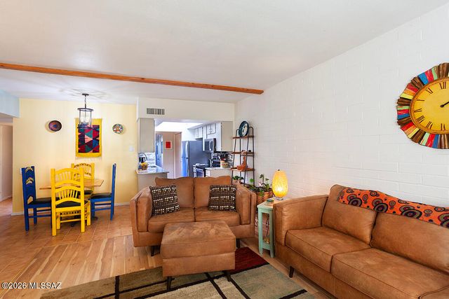 1264 W Camino Lucientes, Green Valley, AZ 85622