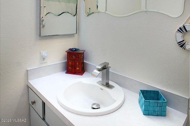 1264 W Camino Lucientes, Green Valley, AZ 85622