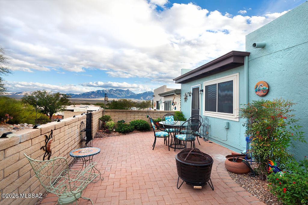 1264 W Camino Lucientes, Green Valley, AZ 85622