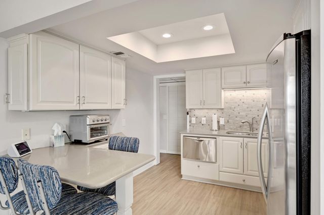 603 Lake Street 115, Excelsior, MN 55331