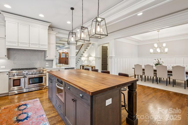 2221 Kenmore Avenue, Charlotte, NC 28204