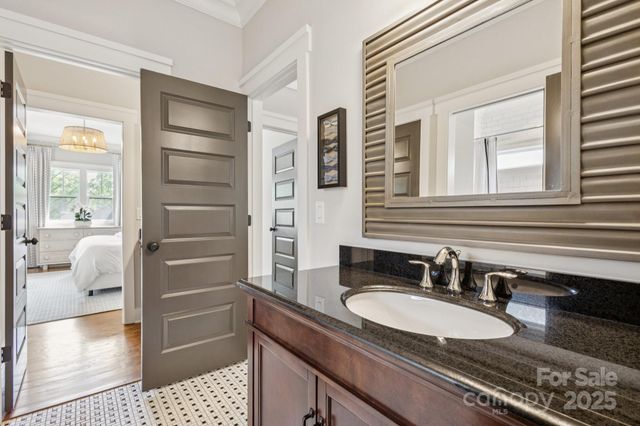 2221 Kenmore Avenue, Charlotte, NC 28204