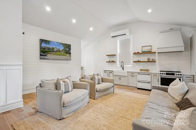 2221 Kenmore Avenue, Charlotte, NC 28204