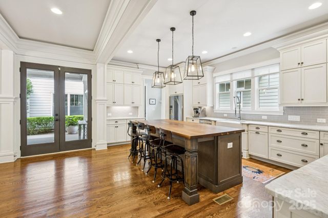 2221 Kenmore Avenue, Charlotte, NC 28204