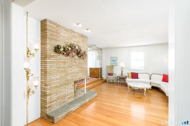 33 Ash Road, South Windsor, CT 06074