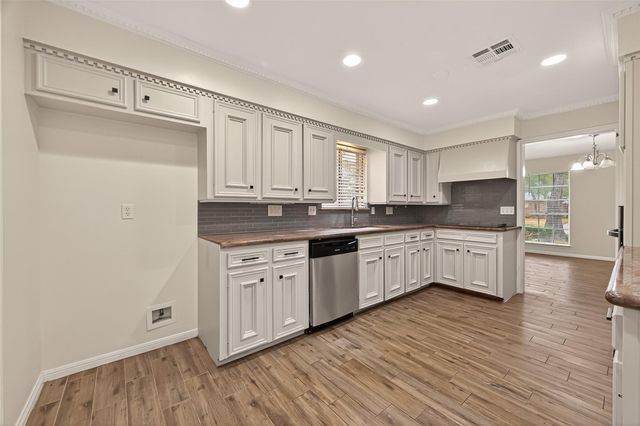 422 Willow Vista Drive, El Lago, TX 77586