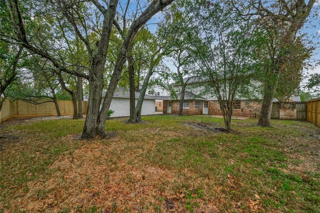 422 Willow Vista Drive, El Lago, TX 77586
