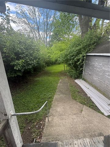 106 S Fostoria Avenue, Springfield, OH 45505